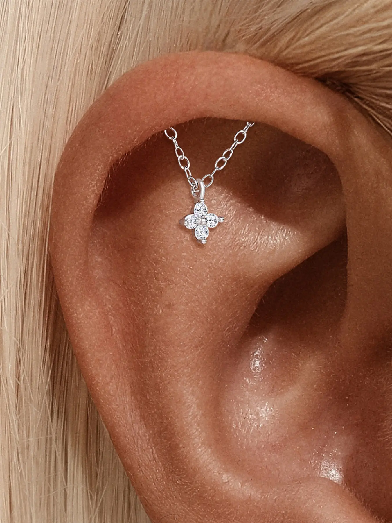 Single Piece 18K Gold Plated S925 Sterling Silver D Color VVS1 Moissanite Clover Tassel Chain Threaded Flat Back Cartilage Earring, Clover Earrings, Hypoallergenic for Sensitive Ears Helix Conch Tragus Piercing Dainty Jewelry for Gift for Her