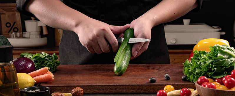 Astercook 14-Piece Knife Set, High Carbon German Stainless Steel, Built-in Sharpener, Sharp & Rust-Resistant, Dishwasher Safe, Black.