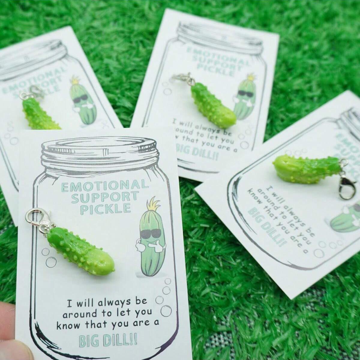 Mini Emotional Pickle Resin Keychain, Novelty Cucumber Pocket Card, DIY Hug Greeting Card, Stress Relief Cards, Creative Vegetable Gift