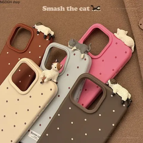 Cute 3D Cat Phone Case with Polka Dot Pattern, Kawaii Smash the Cat Protective Cover for iPhone, Sweet Animal Decor, Trendy Y2K Aesthetic Accessory, Perfect for Daily Use & Gift for Her.