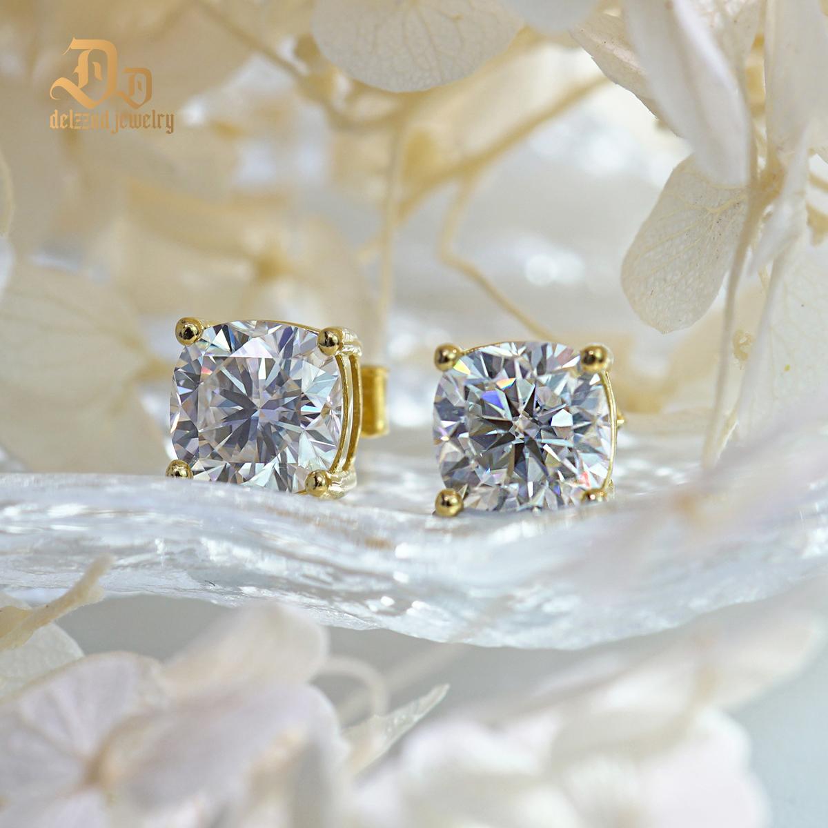 Delzzad Cushion Cut Prong Solitaire Stud Earrings VVS Synthetic Moissanite S925 Stud Earrings Birthday Anniversary Mother's Day Christmas Gifts for Men Women