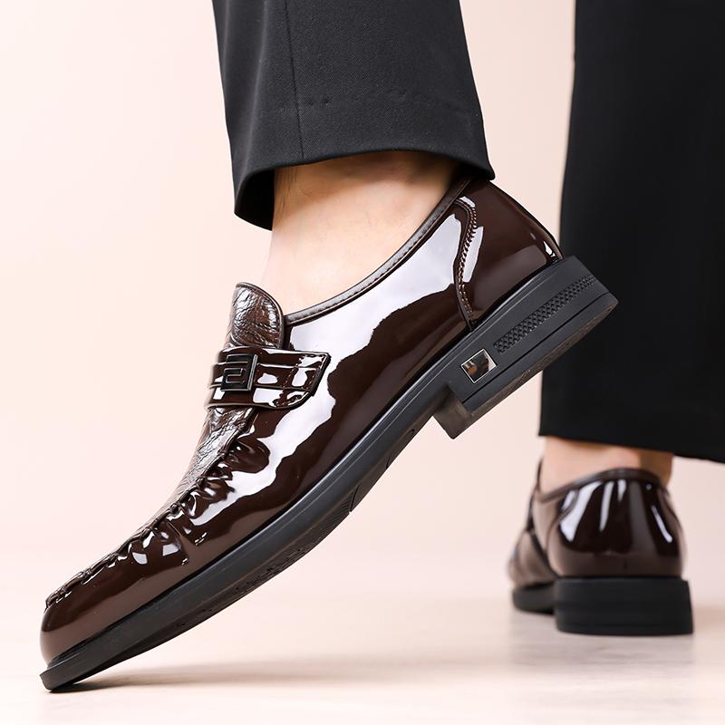 Men Loafers with PU Embossed Pattern Fashionable  Classic Business Dress Shoes
