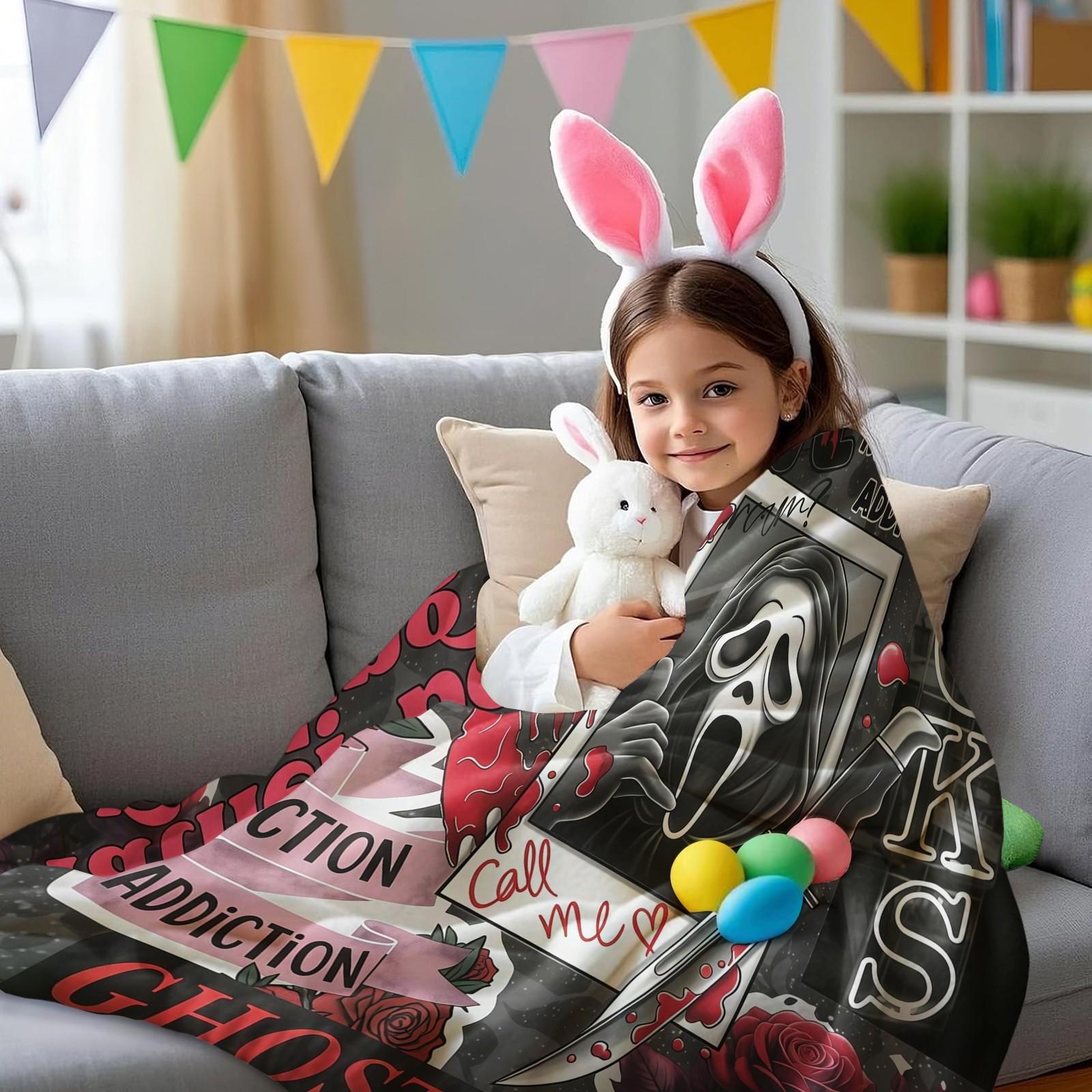 Scream Ghostface Dark Romance Addict Throw Blanket, Spooky Horror Movie Book Lover Blanket, Cozy Fleece Blanket for Halloween Bedroom Sofa Decor, Perfect Gift for Movie Fans & Bookworms