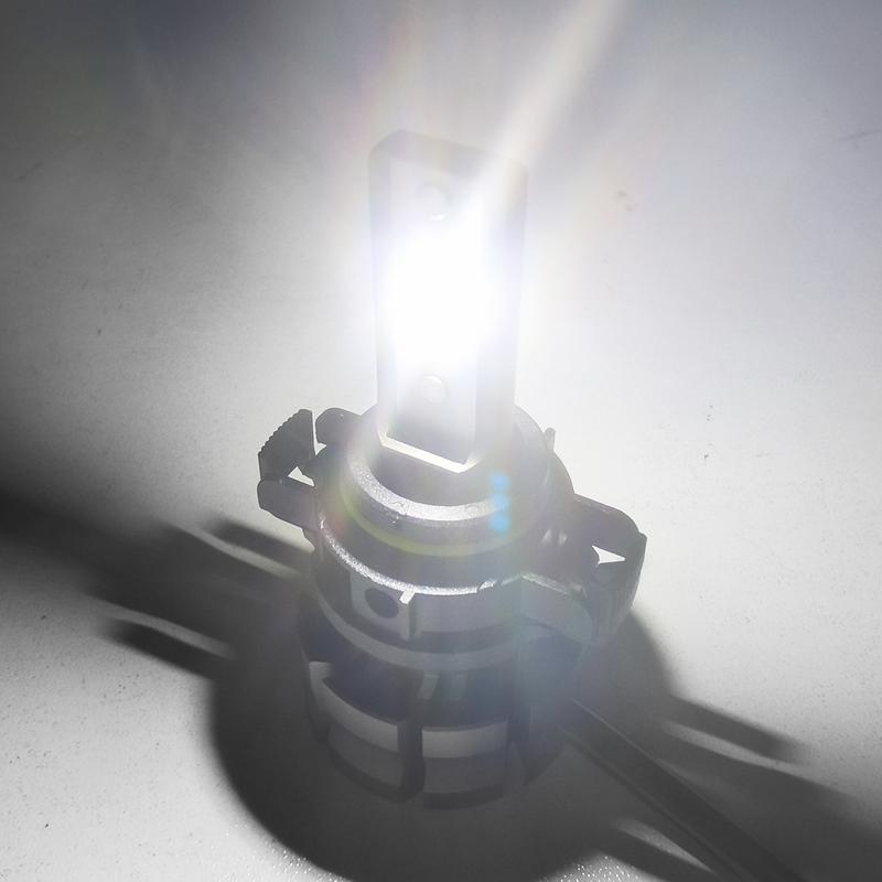 AUXITO 5202 LED Fog Light Bulbs, 6500K Cool White 6000 Lumen Plug And Play, 300% Brighter, 5201 PS19W 12085 PS24W Daytime Running Lights Replacement (Pack of 2)