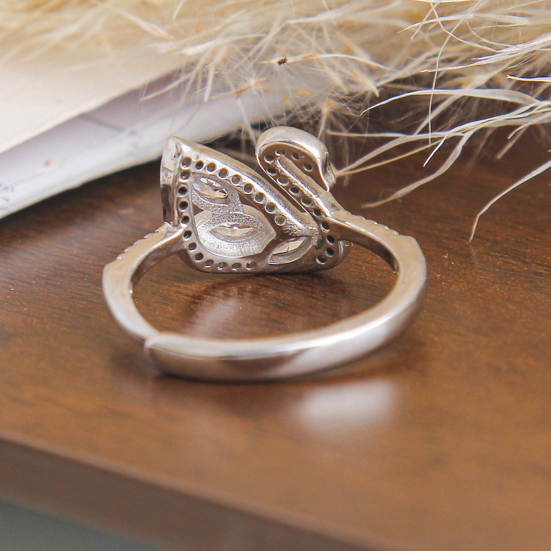 S925 Sterling Silver Swan Charm Ring - Hollow Design with Pavé-Set Sparkling Zirconia, Elegant and Dazzling Statement Ring for Women