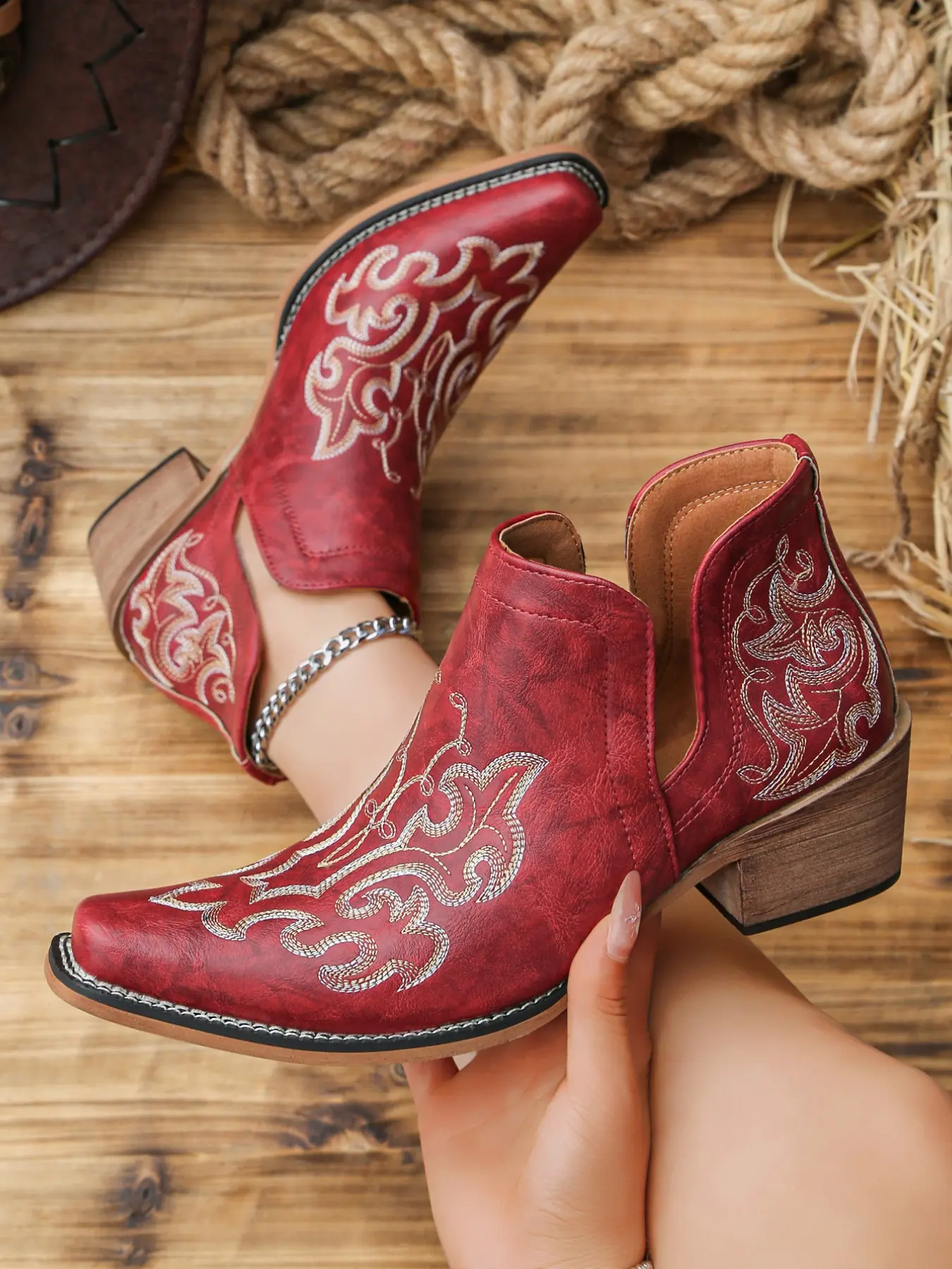 2026 Vintage Ethnic Short Western Cowboy Boots for Women, Side Open Design with Embroidery, Thick Heel, Loose Boot Cuff, Trendy Western Fashion Boots