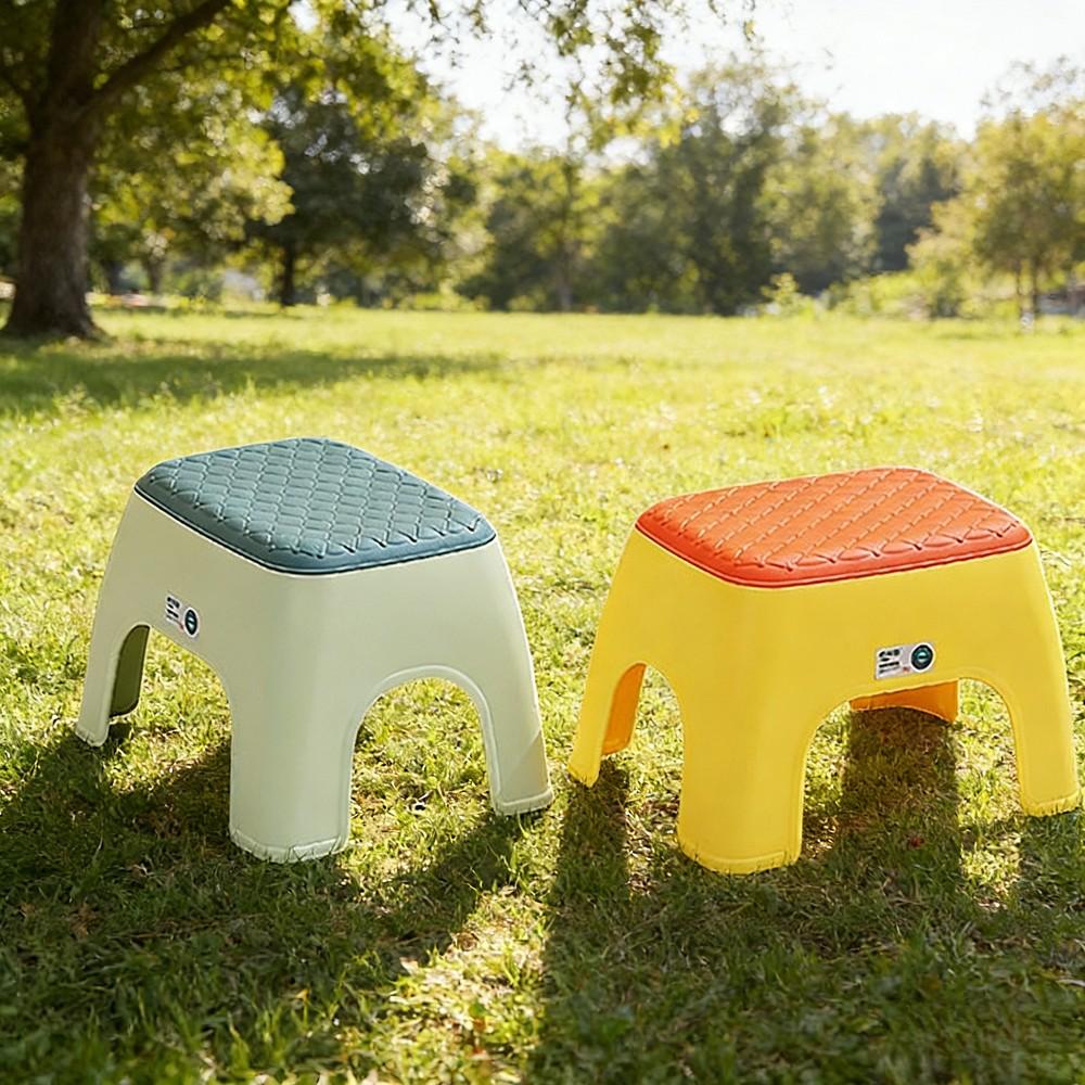 1pc Luxury Leather Texture Plastic Stool, Non-Slip Load-Bearing Home Living Room Bathroom Seat, Stackable Space Saving Camping Portable Chair