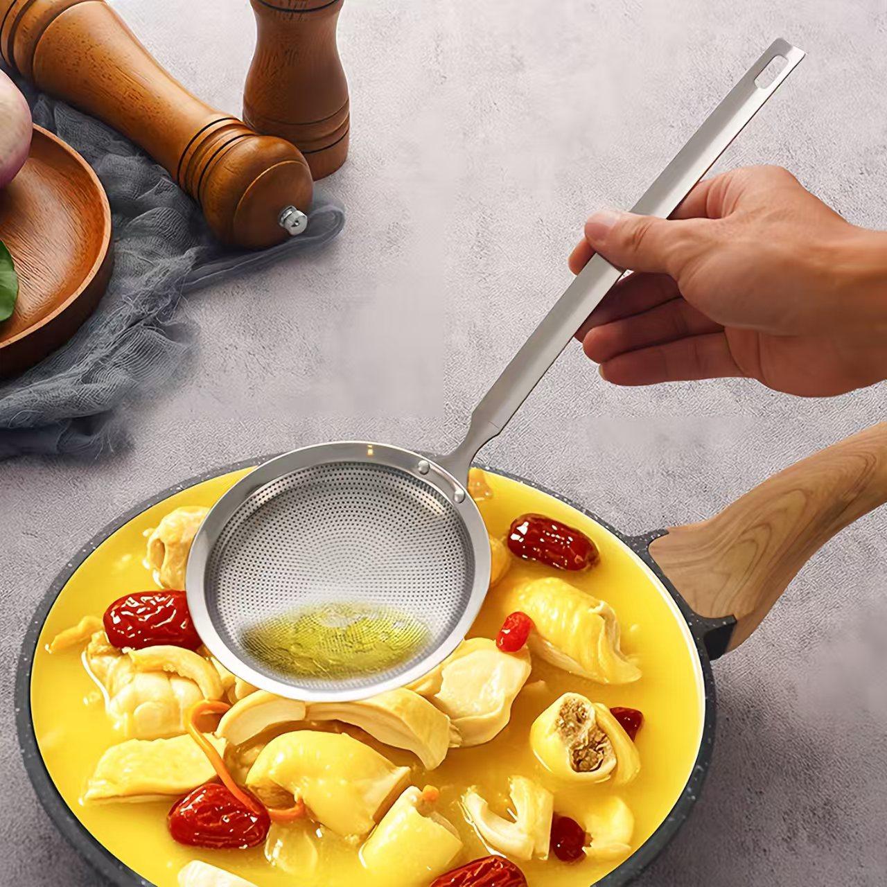 Multi-Use Stainless Steel Fine Mesh Strainer Ladle, Anti-Scald Long Handle Skimmer for Oil, Broth, and Food Residue, Ideal for Home Cooking and Frying