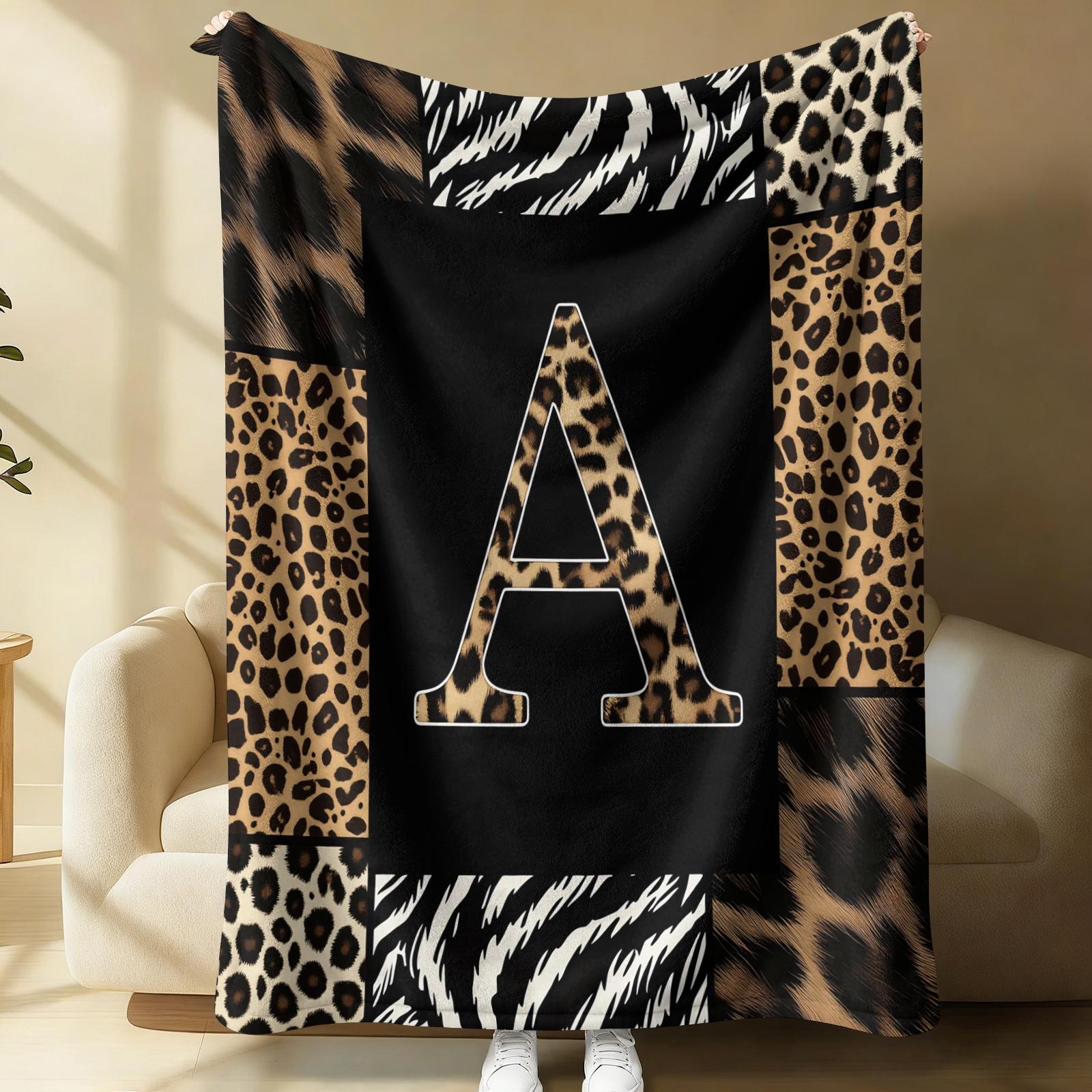 26 Letters Leopard Print Flannel Blanket, Soft & Comfortable, Warm & Breathable, Perfect for Couch Bed Recliner, Stylish Alphabet Printed Flannel Throw, Suitable for Bedroom Living Room Dorm, All-Season Cozy Gift Blanket
