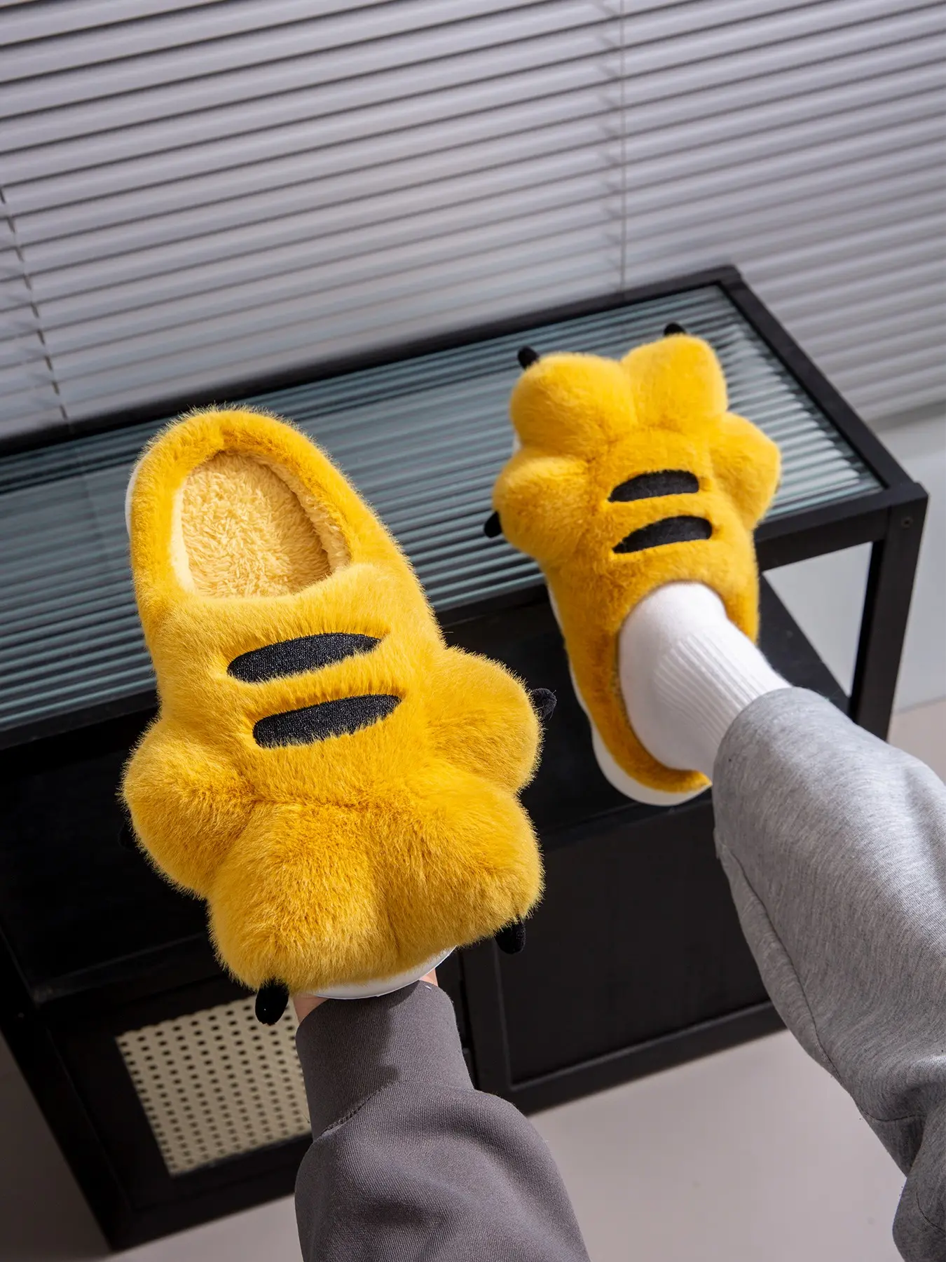 Unisex Tiger Paw Plush Cotton Shoes, Thick Warm Sole Anti-Slip Design, Soft Non-Shedding, Ideal for Fall Winter Indoor Wear