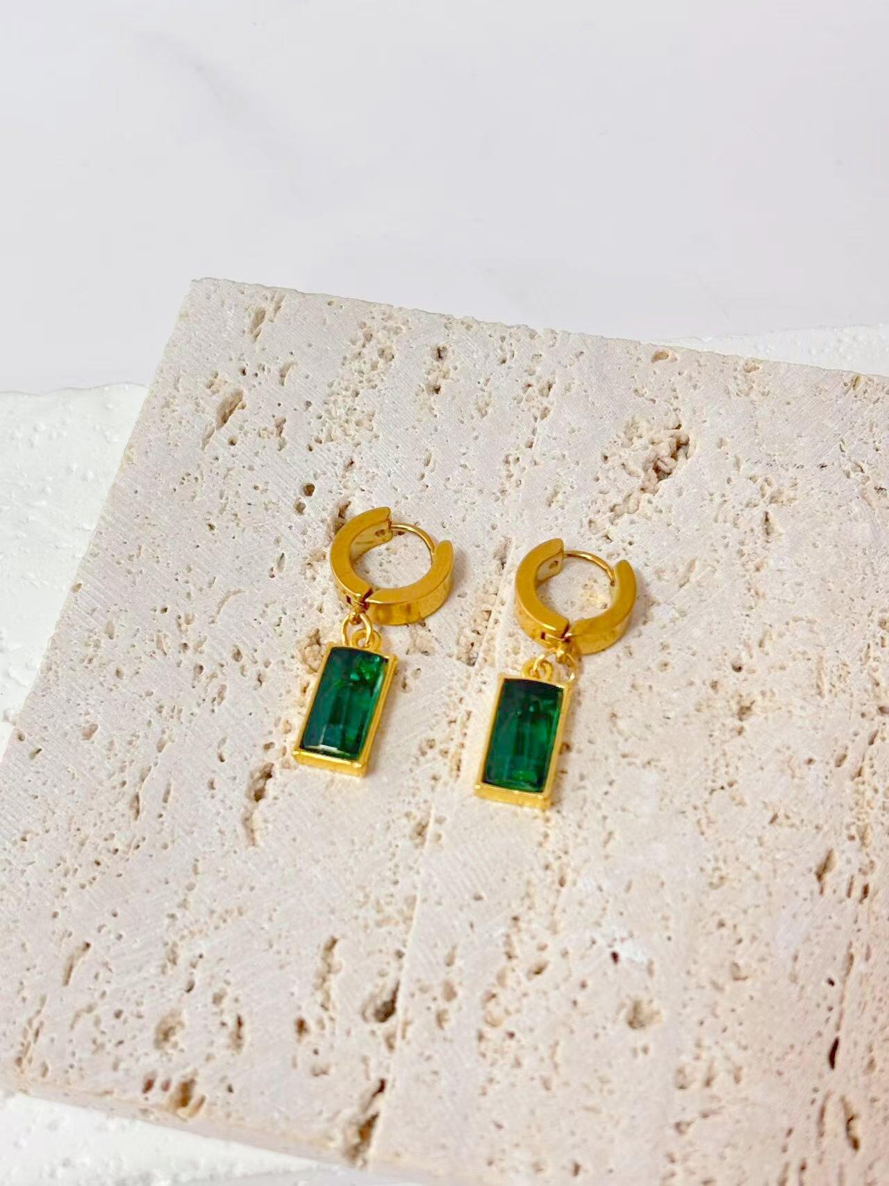 Unique Design Snake Chain Necklace Set, Geometric Luxury Emerald Stone Pendant, Elegant Jewelry Gift Idea, Perfect for Special Occasions