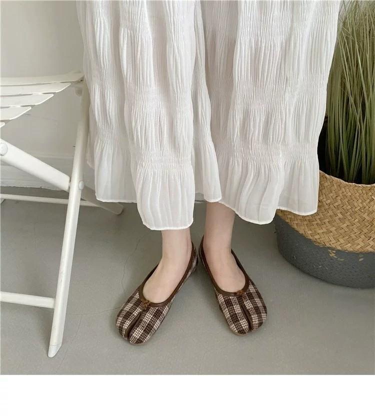 Comfortable Women’s Tabi Split Toe Ballet Flats Slip On Loafers Houndstooth and Solid Colors for Casual Daily Wear