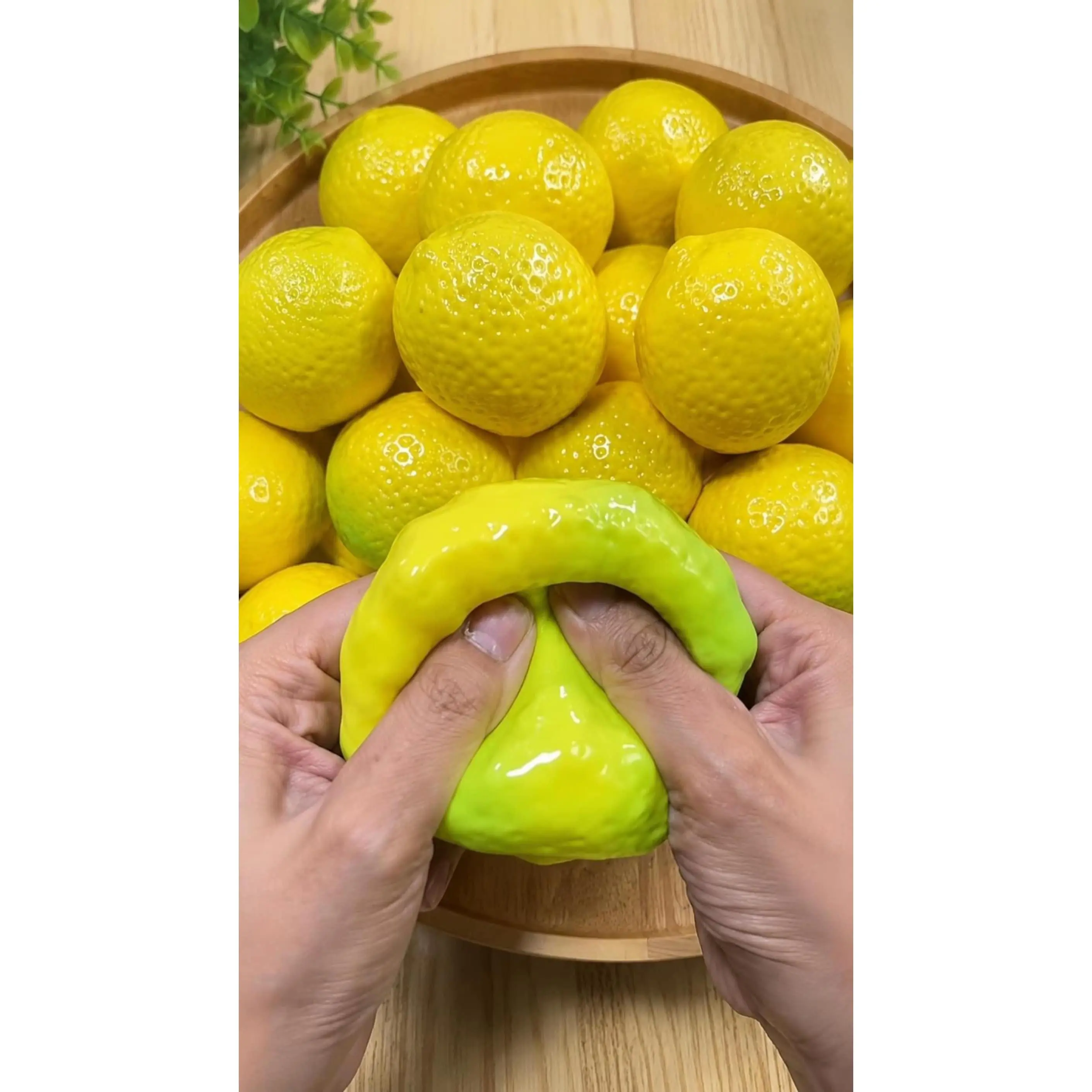 Color Changing Crunchy Squishy, Lemon Lime Squeeze Ball