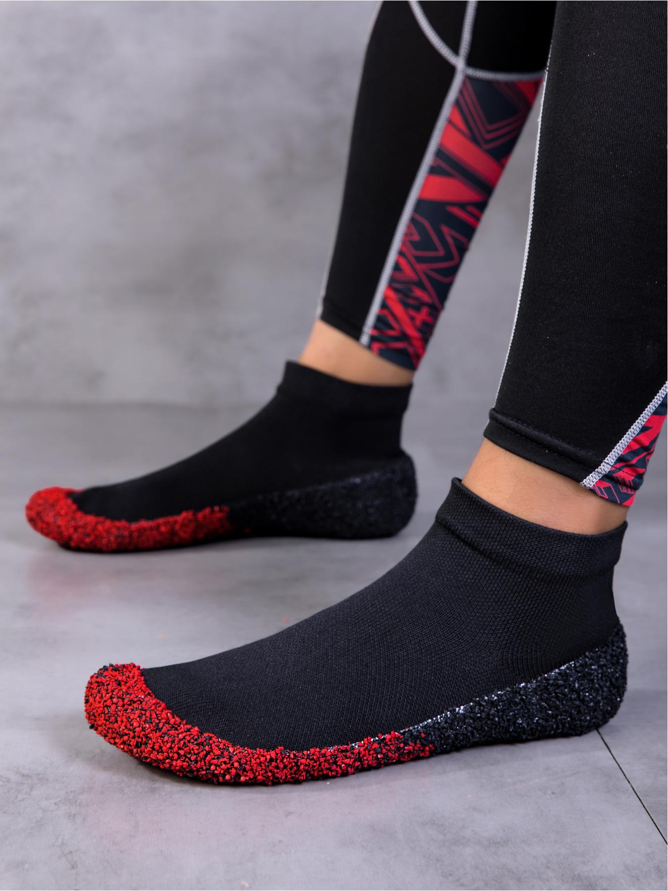 Ladies' widened elastic knitted foot socks with a granular sole for strong grip, soft and skin friendly fabric for comfortable wrapping, and a heel loop design for easy on and off. Essential for gym yoga and daily casual indoor exercise wear