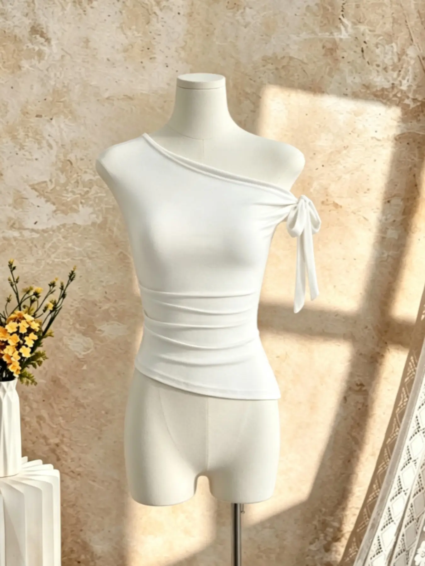Women's Summer Korean Style Graphic Asymmetrical Knit Top, Casual Chic Sleeveless, Single Shoulder Twist Tie Design, Slim-Fit Casual Wear for Daily, Everyday Fashion Womenswear