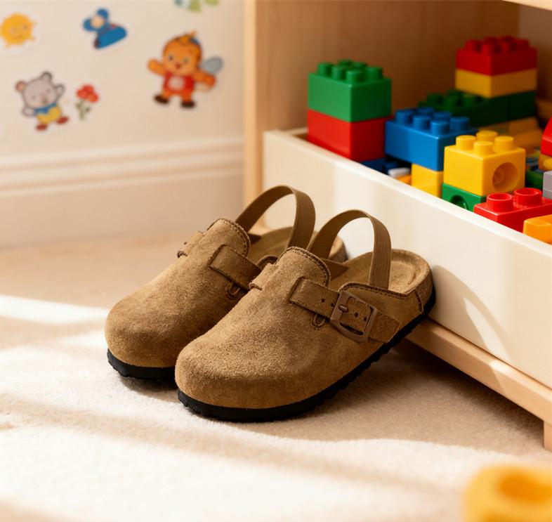 Lumubby Kids Suede Clogs Toddler Clogs Boys Girls Sandals Cork Footbed Indoor Outdoor Cute Sandals Classic Adjustable Shoes Round Toe Anti Slip Soft Footwear Comfortable & Fashionable