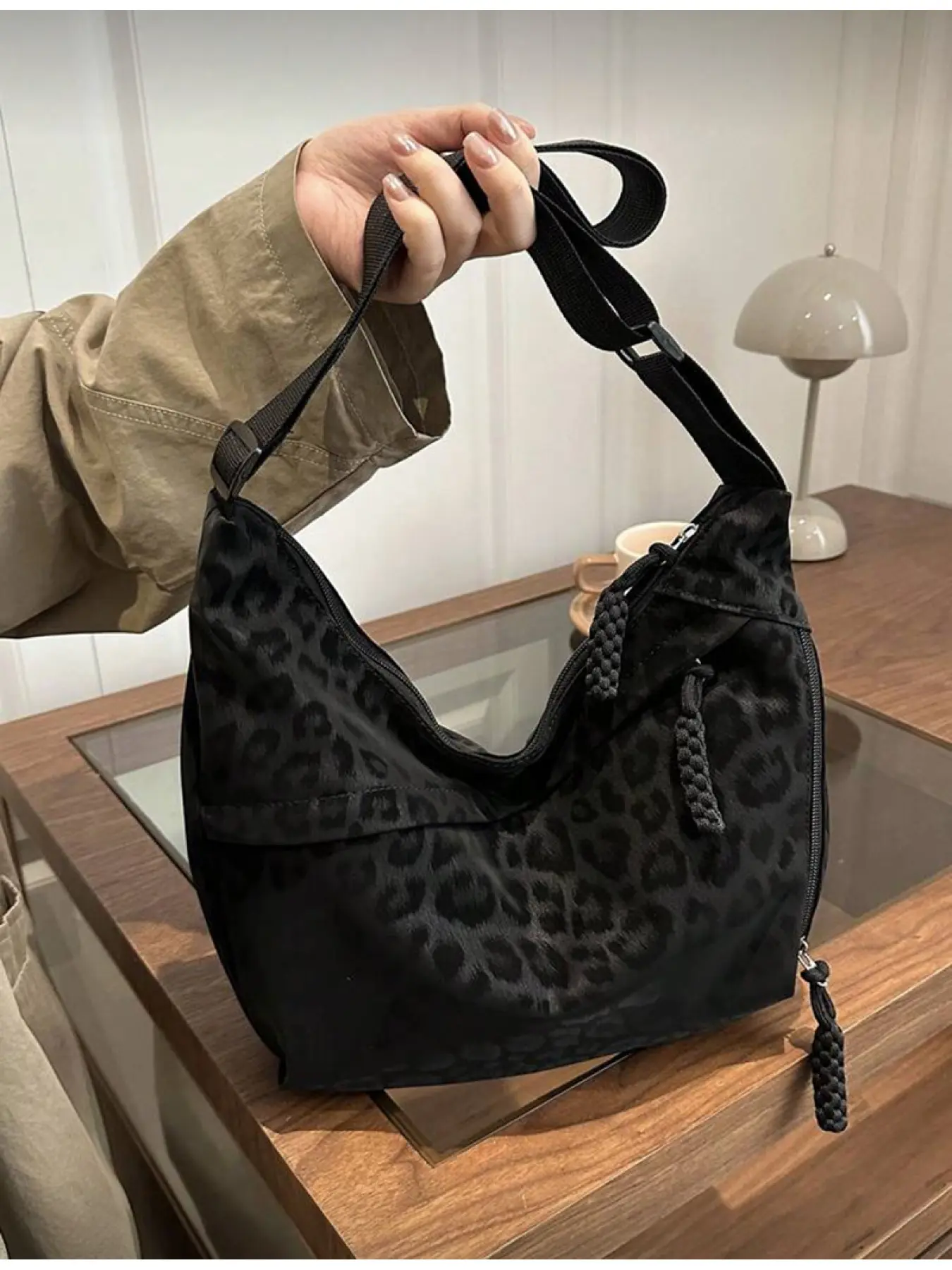 Casual Minimalist Crescent Zipper Shoulder Bag Solid Color Versatile Crossbody Bag