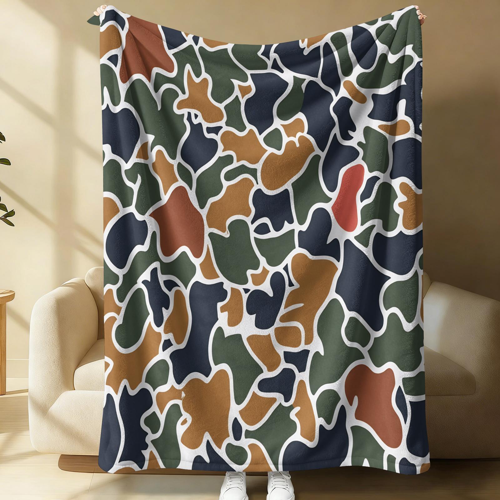 Multicolor Retro Camouflage Print Flannel Throw Blanket, Abstract Camo Pattern Blanket for Summer Air Conditioner Room, Lightweight Cozy Blanket for Bed Sofa Cover Office Nap Car Camping Travel