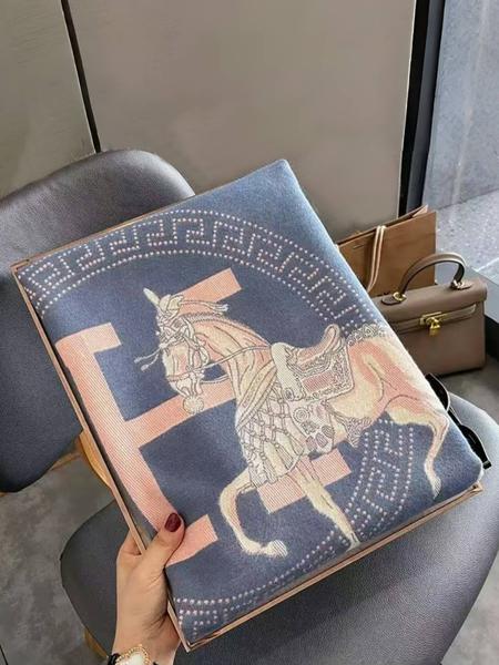 Women's Vintage High-End Plaid Jacquard Knit Scarf, Elegant Fall & Winter Accessory, Warm Anti-Cold Shawl for Daily Wear