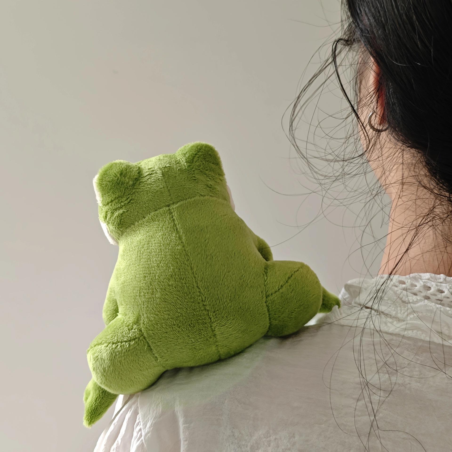 10cm Cute Green Frog Magnetic Shoulder Plush Toy, Plush Fabric Stress Relief Classic Novelty Toy, Halloween Gift for Girlfriend