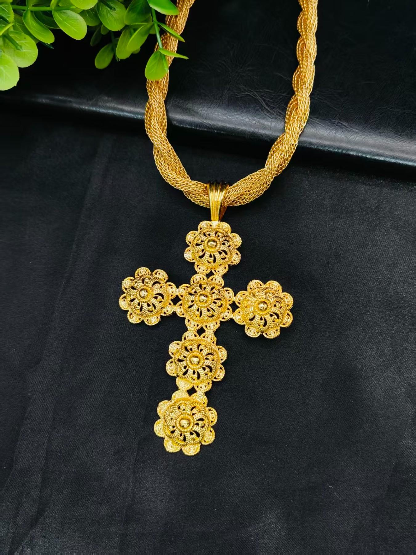 Fashion Women's Cross Pendant Necklace, Cross Chain Design, Chain Necklaces, Ethnic Pattern, Party Style, All Seasons, Zinc Alloy Chain, Wedding Anniversary Gift