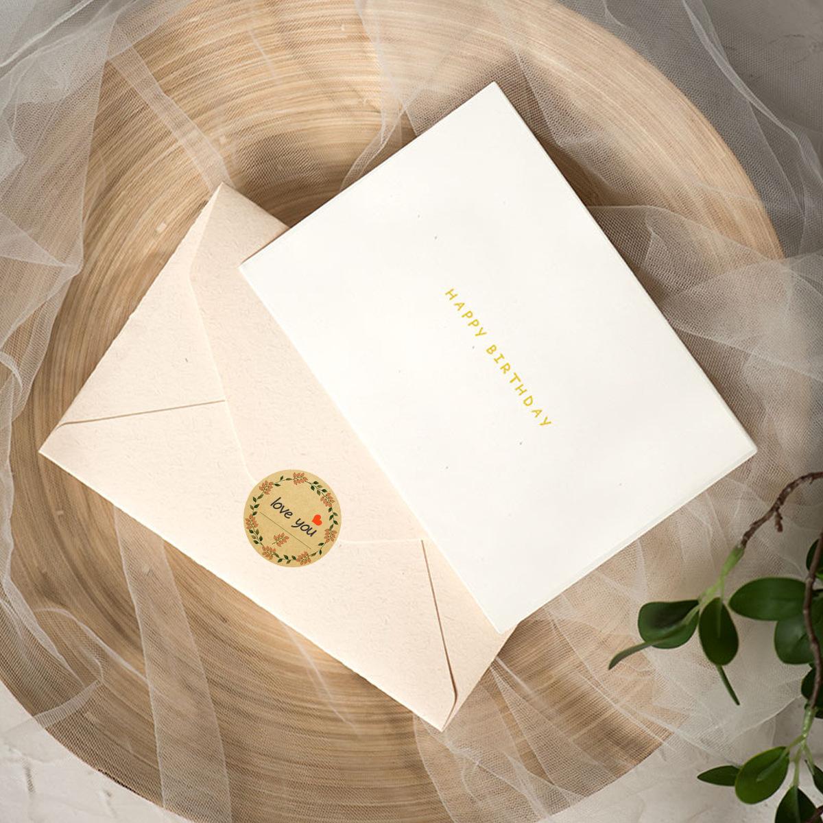 1 Roll 500 Pages Cowhide Paper Stickers, Floral Pattern Sticker, Round Wreath Pattern Labels for Cans, Food Storage, Christmas and Valentine's Gift Bags Sealing