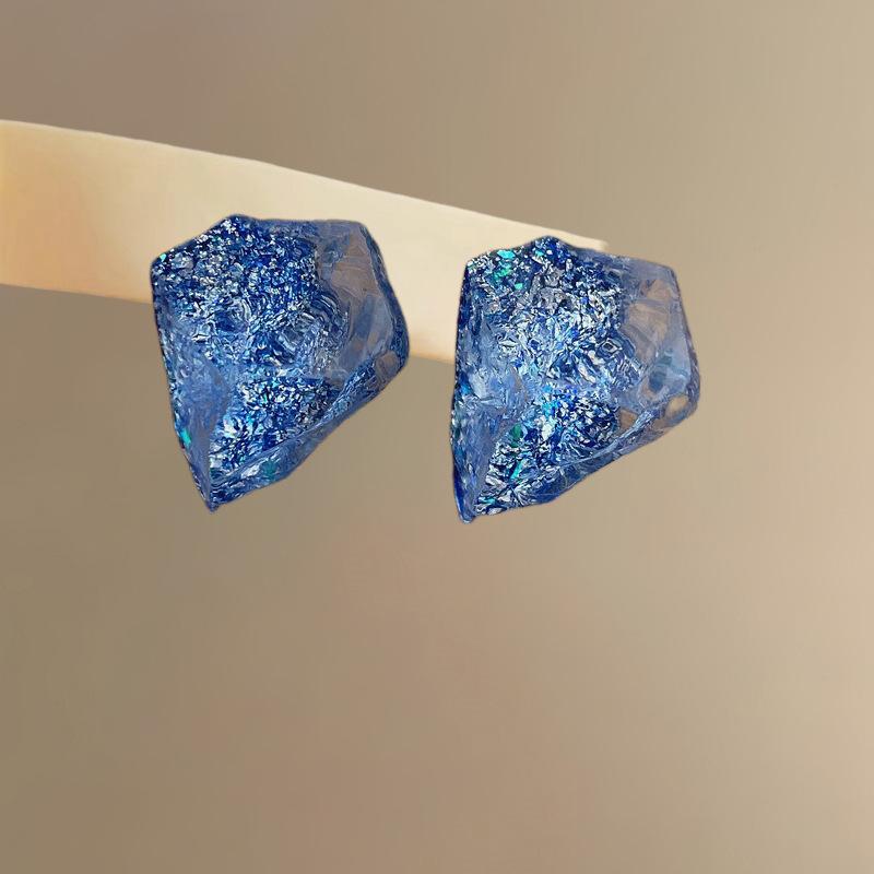 Silver needle irregular resin geometric stud earrings, exaggerated and delicate European and American style, niche, high-class, fashionable and personalized ear jewelry, a gift for women