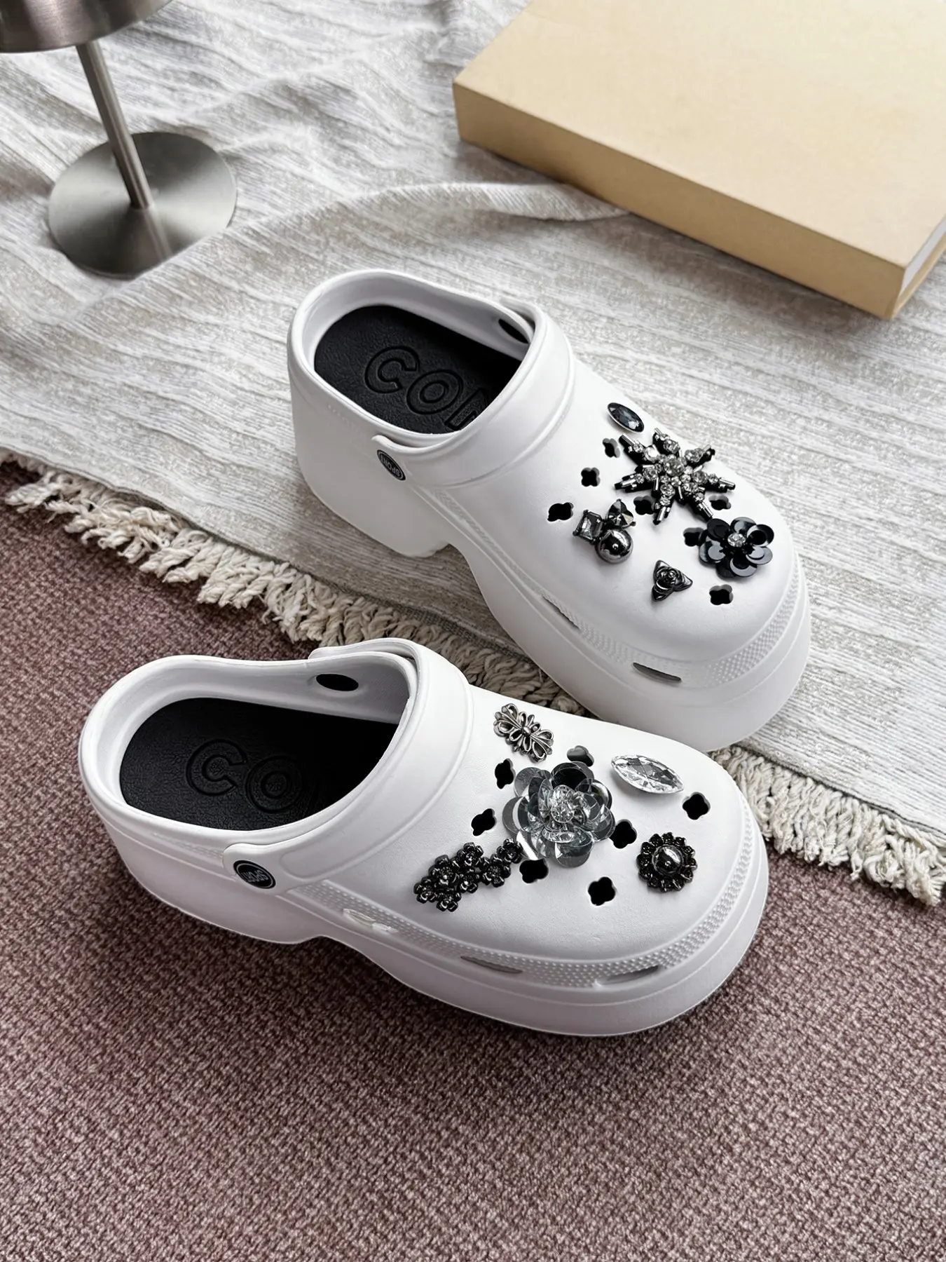 Gothic Thick Sole Clogs, DIY Sparkling Crystal Flower Snowflake Charms, Slip-On Hole Sandals, Women's Fashion Shoes, All Seasons, Cool Slippers