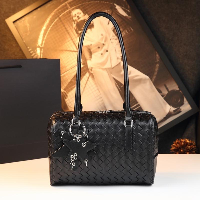 Elegant Woven Boston Bag for Women, Vintage Handbag Pillow Design, Unique Shoulder Crossbody Bag, Stylish and Versatile Accessory