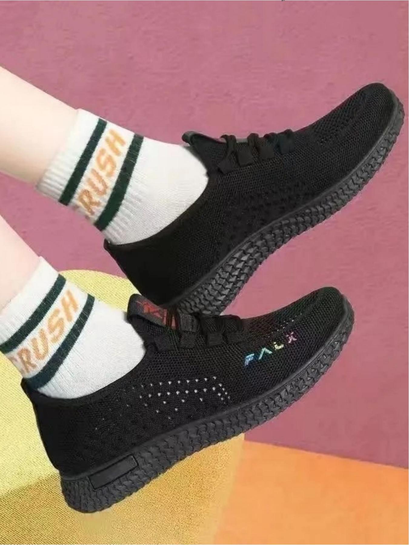 Ladies' casual sports shoes, made of lightweight and comfortable material, with a thick sole pattern for stable grip, and a heel loop design for easy on and off. Ideal for daily commuting and light sports wear