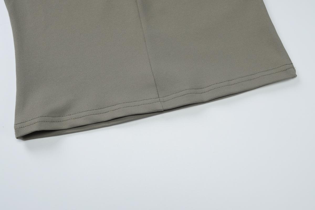 Women's Plain Zip-Up Crop Tee with Letter Patches and Stitching, Casual Trendy Mock-Neck Tight-Fitting Top for Daily Wear, Ladies' Spring & Fall Clothes