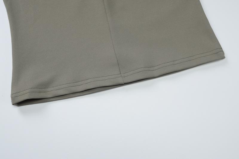 Women's Plain Zip-Up Crop Tee with Letter Patches and Stitching, Casual Trendy Mock-Neck Tight-Fitting Top for Daily Wear, Ladies' Spring & Fall Clothes