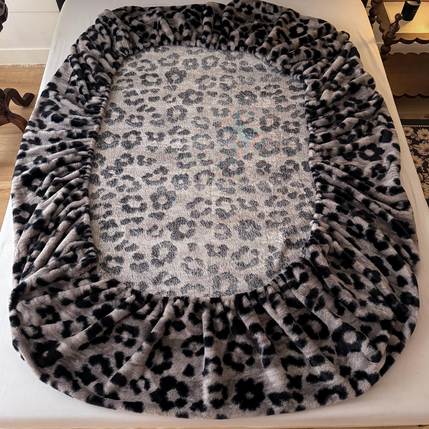 Luxury Faux Rabbit Fur Leopard, Tiger & Butterfly Print Fitted Sheet 3-Piece Set – Soft, Warm Solid Color Bedding, Premium Set (Includes 1 Fitted Sheet + 1/2 Pillowcases), All-Season Use, Perfect for Bedroom, Dorm, Sofa Décor & Christmas Gift