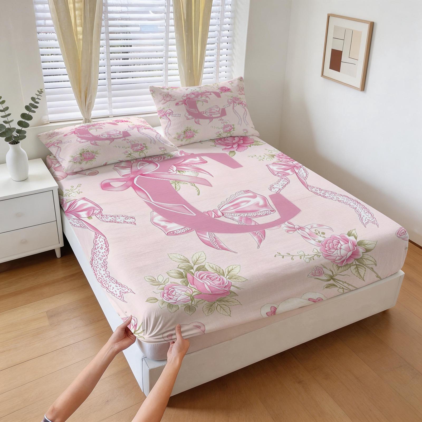 Pink Coquette Initial Letter Fitted Sheet Set, Soft Skin-Friendly, Cute Teddy Bear & Rose Floral Bedding, Girly Bow Print, 3 Pieces (1 Fitted Sheet + 2 Pillowcases), Deep Pocket, Aesthetic Room Decor, Perfect Gift