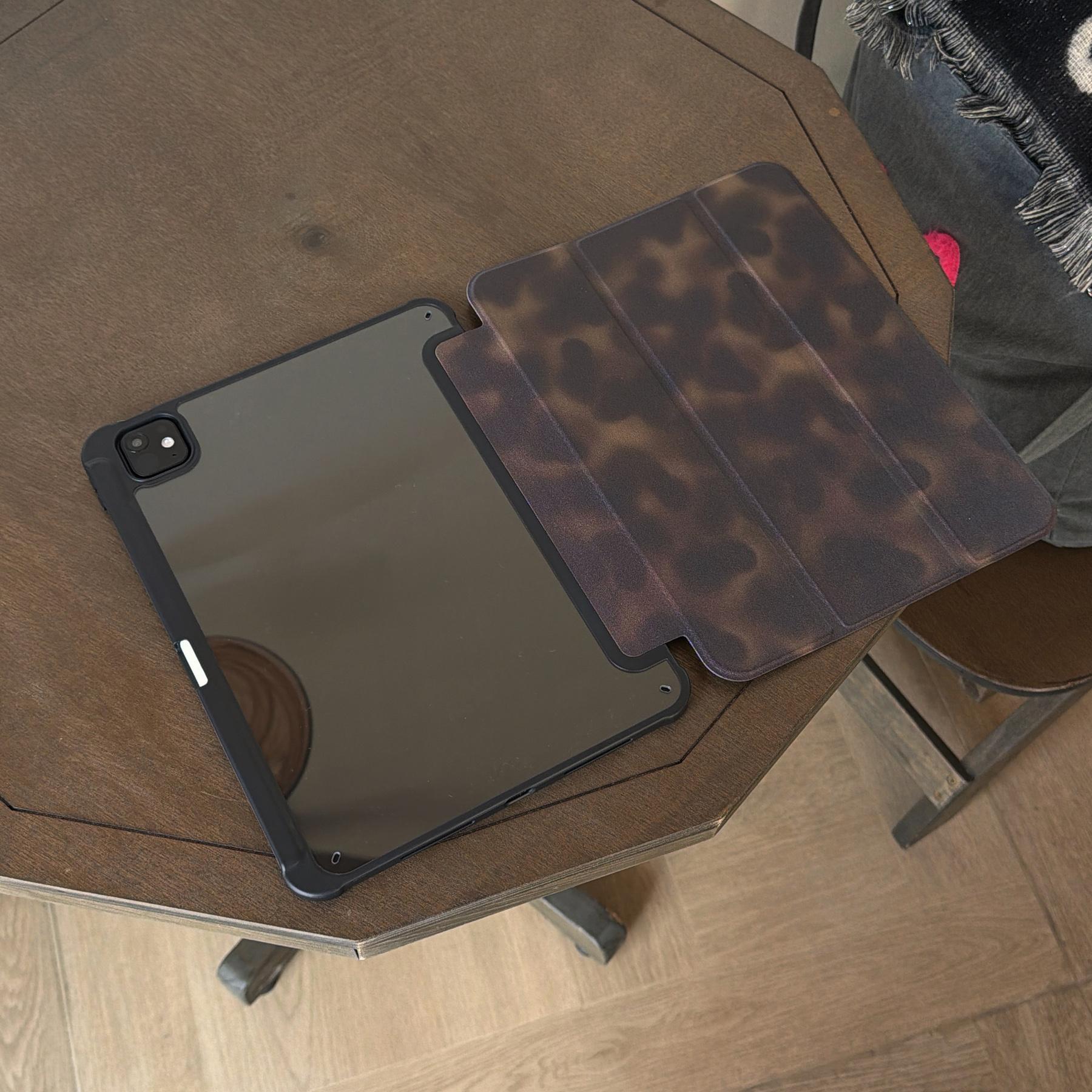 Amber-style marbled protective case featuring an adjustable stand and stylus holder; a foldable, non-slip TPU cover compatible with various iPad models, including iPad mini, iPad Air, iPad Pro, and the 10th/11th generation iPad series.