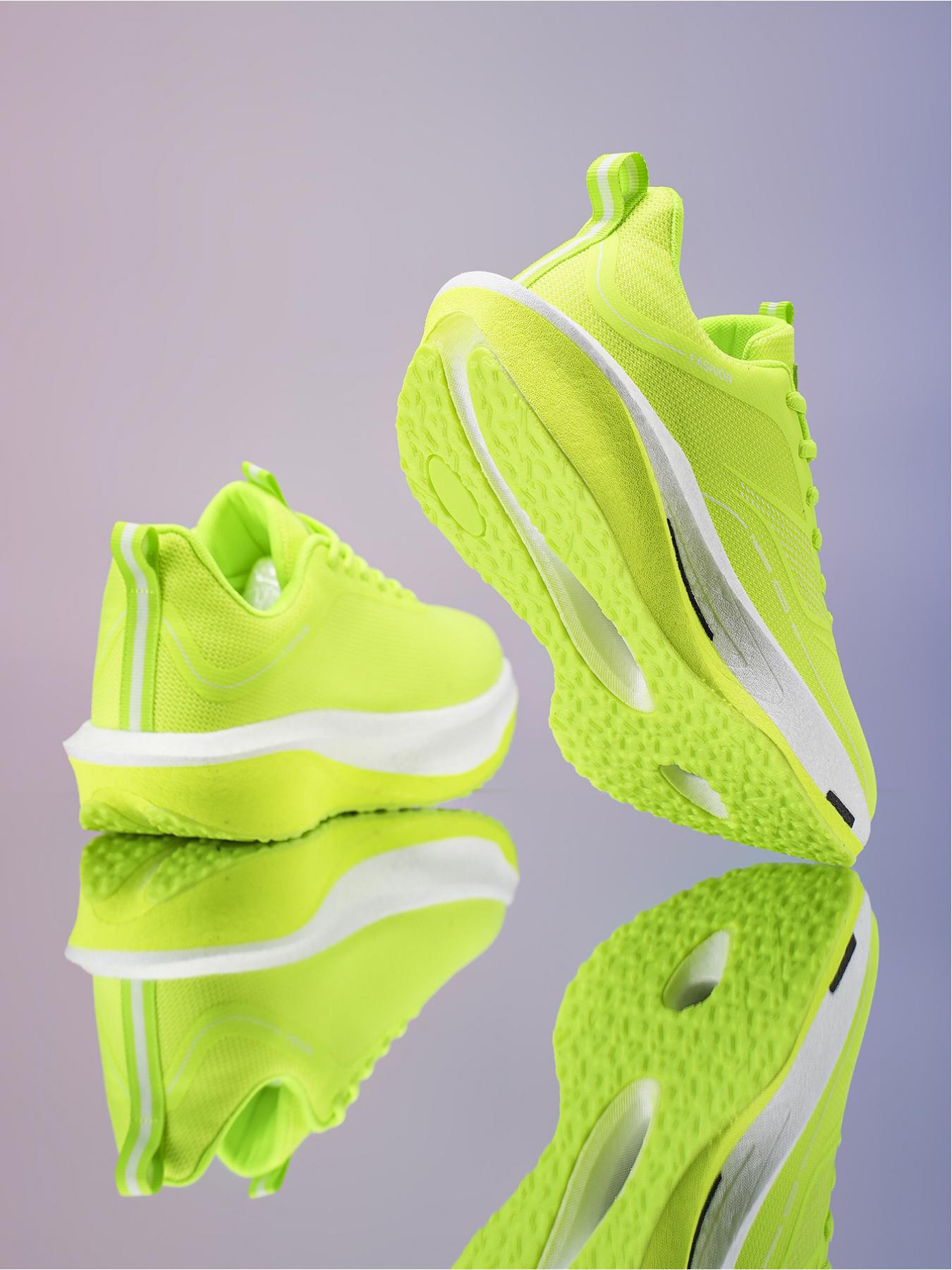 Men's Cool Black-Purple Trend Shoes: Unique Gradient Texture, Street Style & Social Media Sneakers