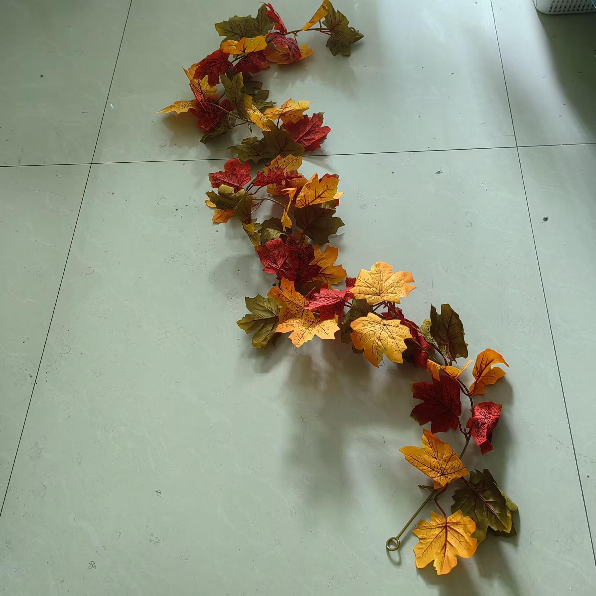 5-Pack Autumn Maple Leaf Wreaths, Fake Fall Leaves for Home Office Decor, Festive Decorations, Seasonal Thanksgiving Halloween Christmas Decoration, Indoor Use, Fade-Resistant PVC, Easy Hanging Design