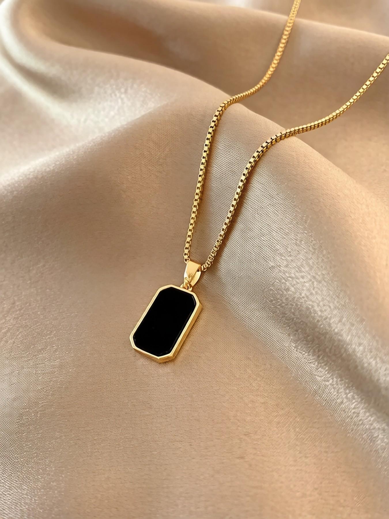 Square Geometric Pendant Necklace, Simple Women's Pendant Necklace, Perfect for Daily Wear Jewelry, Elegant and Minimalist Design