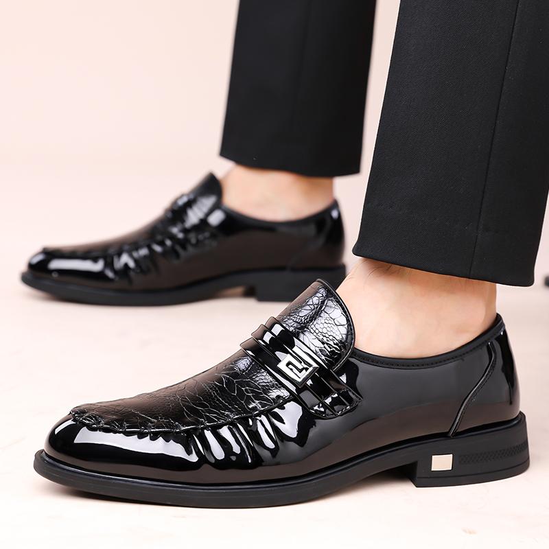 Men Loafers with PU Embossed Pattern Fashionable  Classic Business Dress Shoes