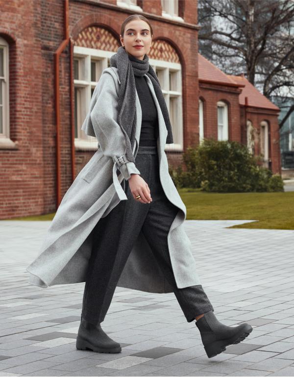 VIVAIA Women's Round-Toe Platform Water Repellent Chunky Wedge Boots-– Lightweight, Stable & Perfect for Travel & Outdoor Wear, Non-slip Boots for Women & Girls, Lug Sole Chelsea Boots Footwear Walking Shoes (Everly) SpringStatements