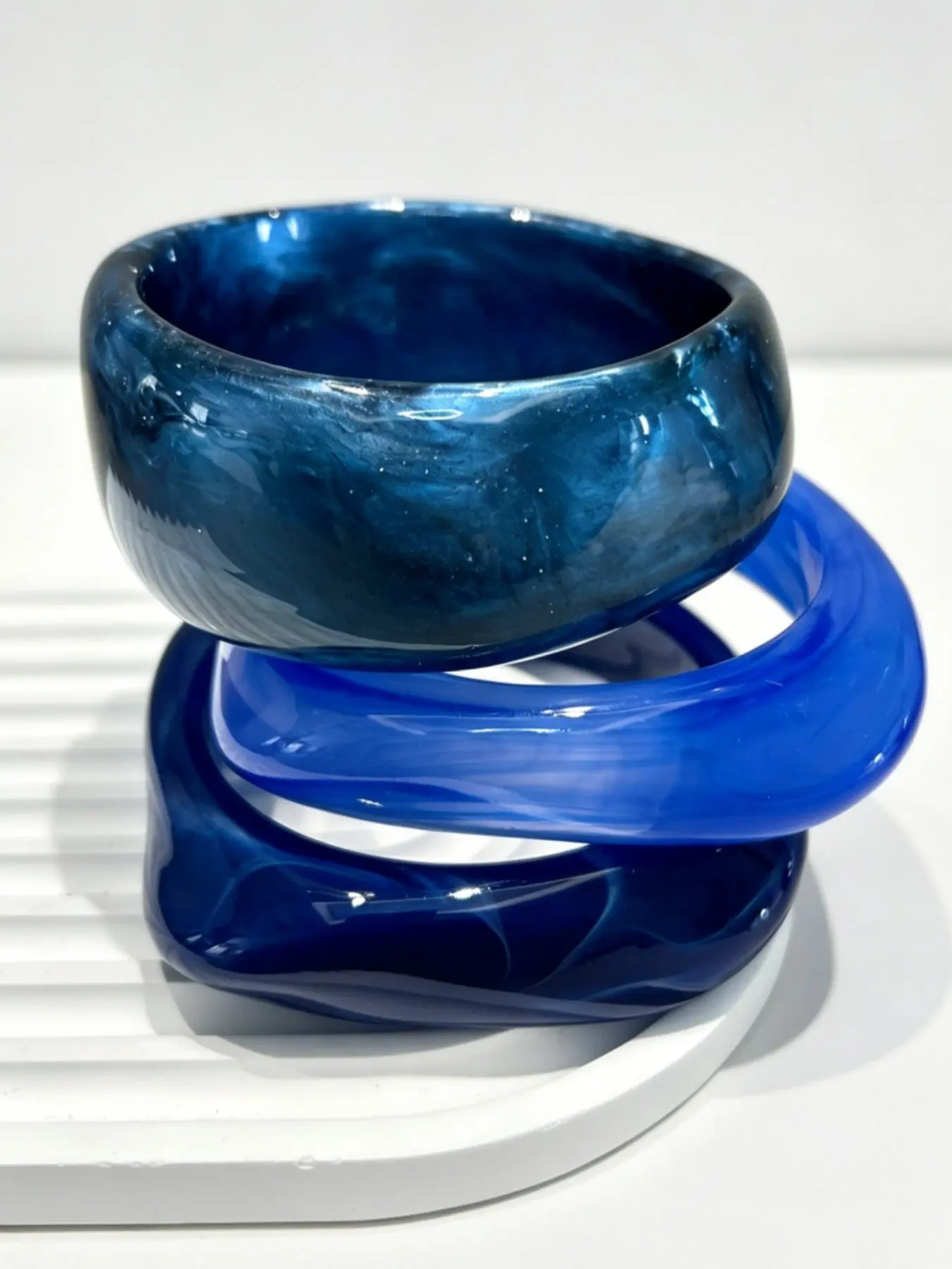 3pcs Bohemian Style Geometric Design Resin Bracelets, Chunky Dreamy Blue Series Wide Resin Bangle Set, Elegant Stackable Jewelry for Everyday Wear & Gift