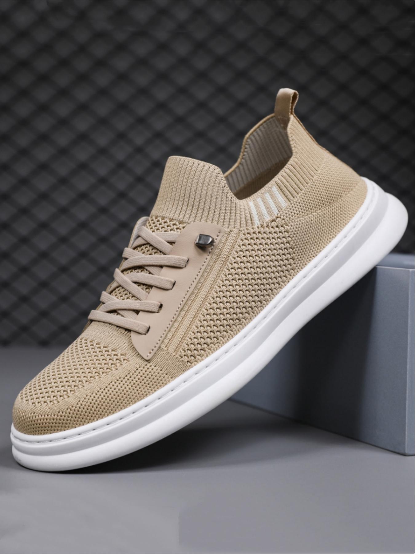Men's casual sports shoes, lightweight and fit the foot shape, with a white sole that is durable and stable. The elastic shoe opening is paired with a heel loop for easy on and off, making it the preferred choice for commuting sports and casual wear