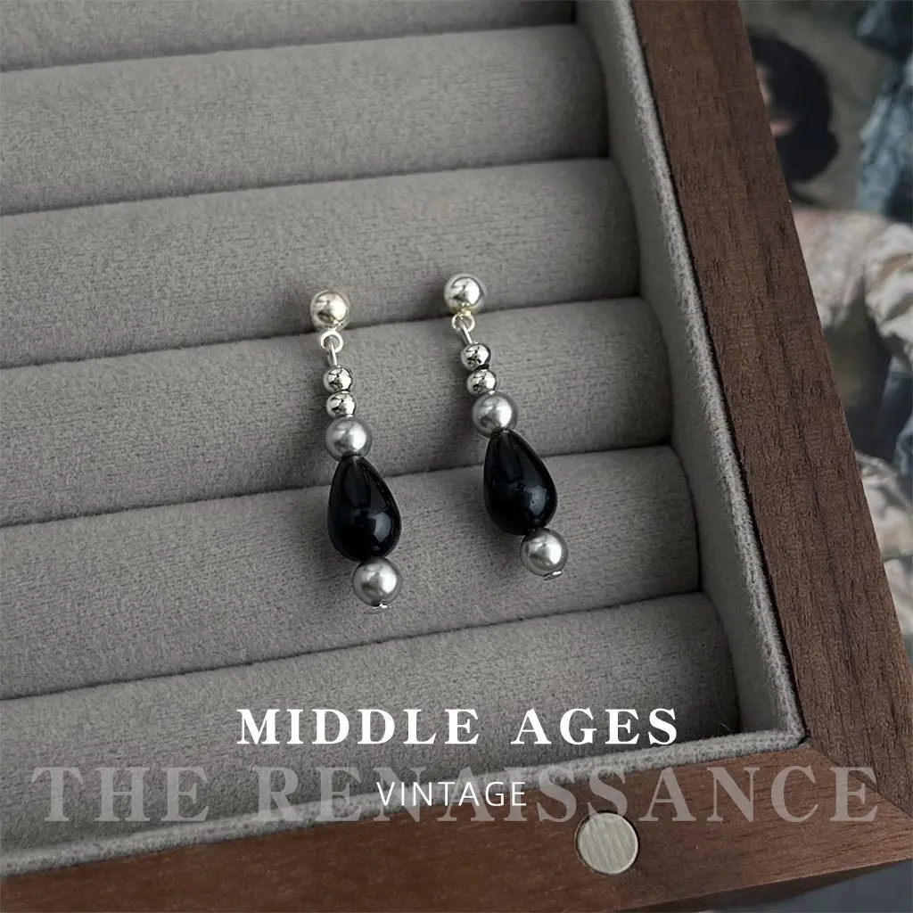 Lightly vintage-style black beaded glass crystal earrings, elegant and versatile for everyday wear, fashionable ear accessories