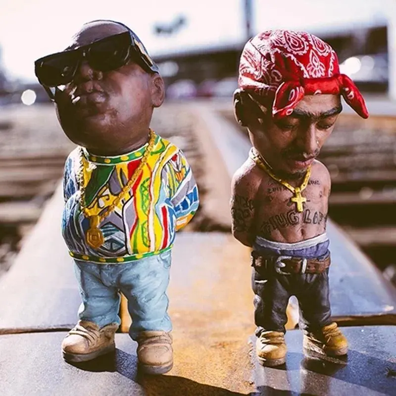 Handmade Tupac Resin Figurine - Late Rap Music Star Tribute, Cool Hip Hop Desk Decor, Home Living Room Ornament, Ideal Gift for Discerning Collectors of Statues & Bobbleheads