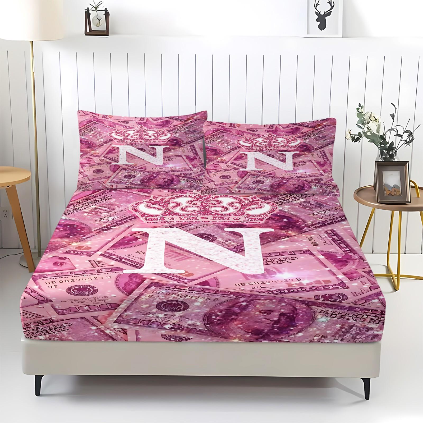 3pcs 100% Polyester / Luxury Aesthetic Pink Dollar Print Fitted Sheet Set / Glamorous Crown and 26 Letter Pattern / Soft Breathable Bedding / Easy Care Machine Washable Bed Sheet Set / One Bed Sheet + Two Pillowcases [Do Not Contain Fillings]
