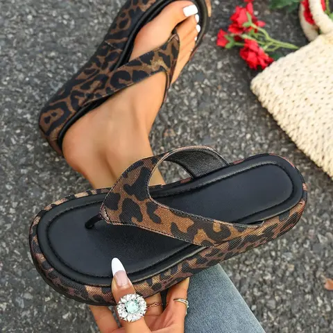 Summer New Leopard Print Thick Sole Fashionable Casual Sandals for Women, Outdoor Wear, Height Increase, Anti-Slip, Vacation Flip Flops