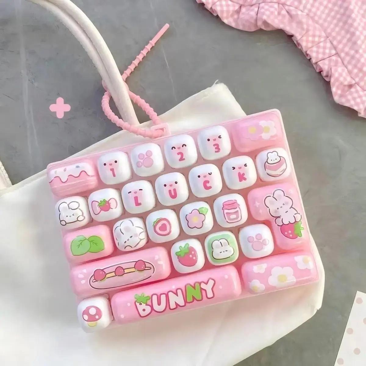 26-Key Stress Relief Keyboard Keychain, Fun Practical Key Ring for Parties, Office and Home Use, Perfect Gift Accessory