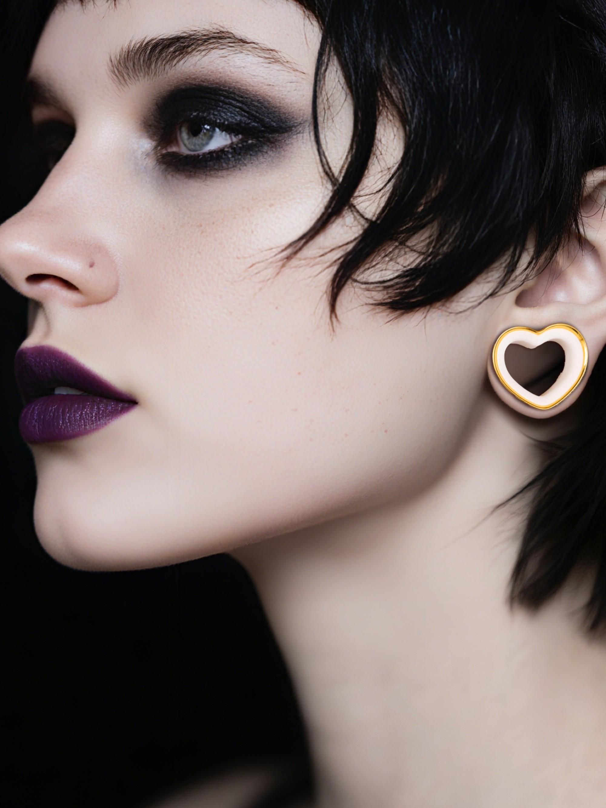 Vanku 2pcs 316L Surgical Steel Heart Shaped Ear Gauges, Hypoallergenic Double Flare Plugs, Y2K Body Piercing Jewelry for Stretched Ears