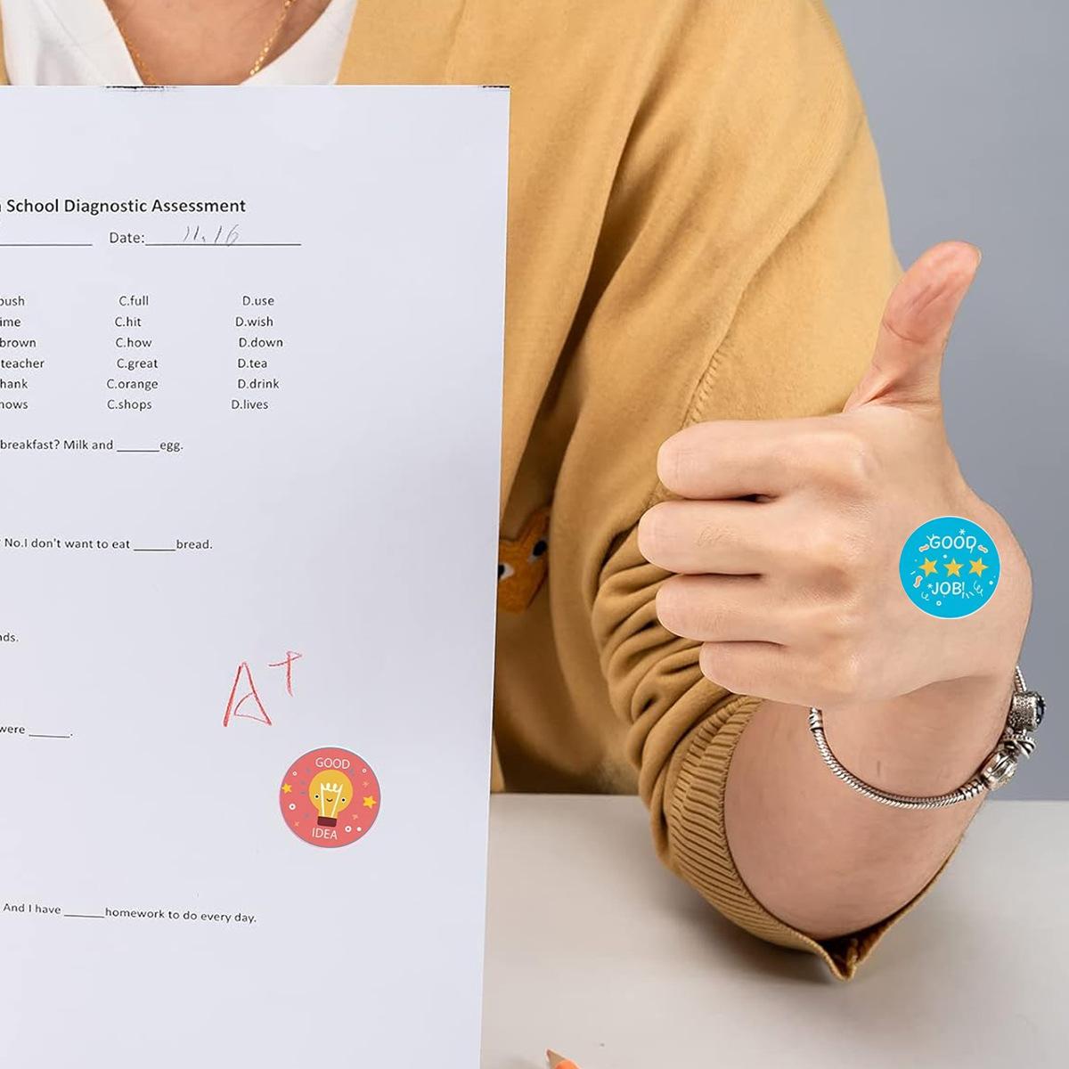 Cute Cartoon Reward Stickers Roll (500 Pieces), School Family Training Incentive Stickers, Gift Decorative Sealing Stickers