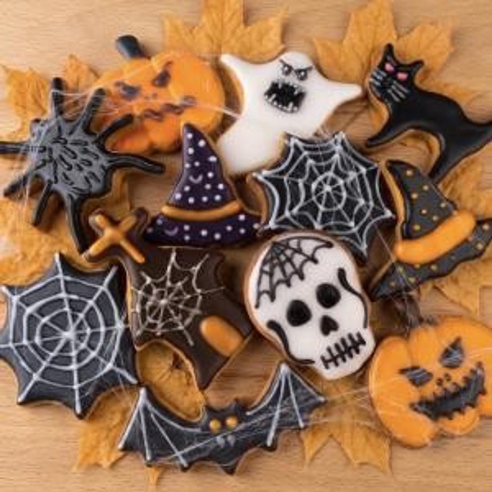 Halloween Cookie Cutters Set 9 Pieces, Metal Cookie Cutters Shapes - Bat, Ghost, Pumpkin, Cat, Witch's Hat, Spider, Spider Web, Skull, Tombstone, Stainless Steel Biscuit Molds for Party Decorations